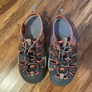 Grey and Pink Never Been Worn Keen Sandals Size 7.5